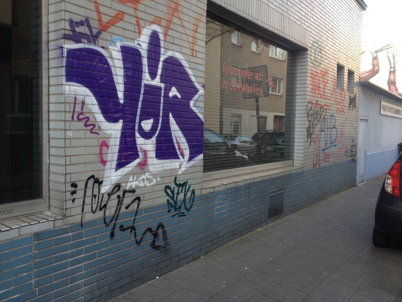 Graffiti Bombing in KÖLN - Photo by Ihrefeld1 - Yör (2016)