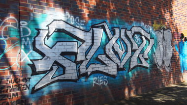 Graffiti Bombing in Köln - Photo by Ihrefeld1 - Flut