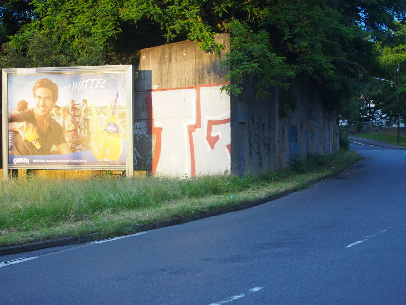 Graffiti Bombing in Köln - Photo by Ihrefeld1 - TG (2015)