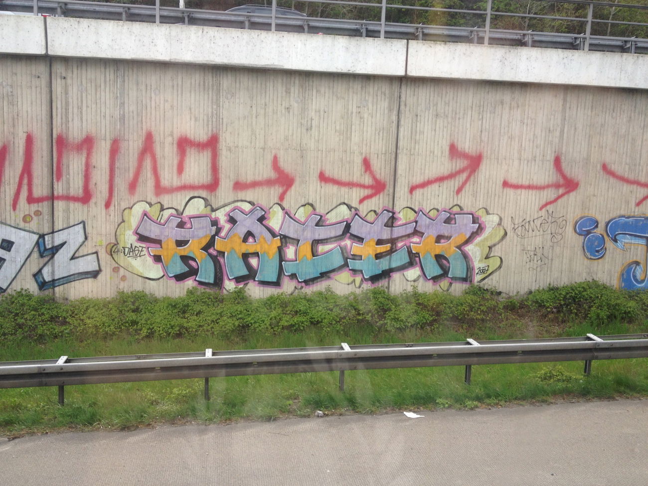 Graffiti Bombing in Köln - Photo by Ihrefeld1 - Racer