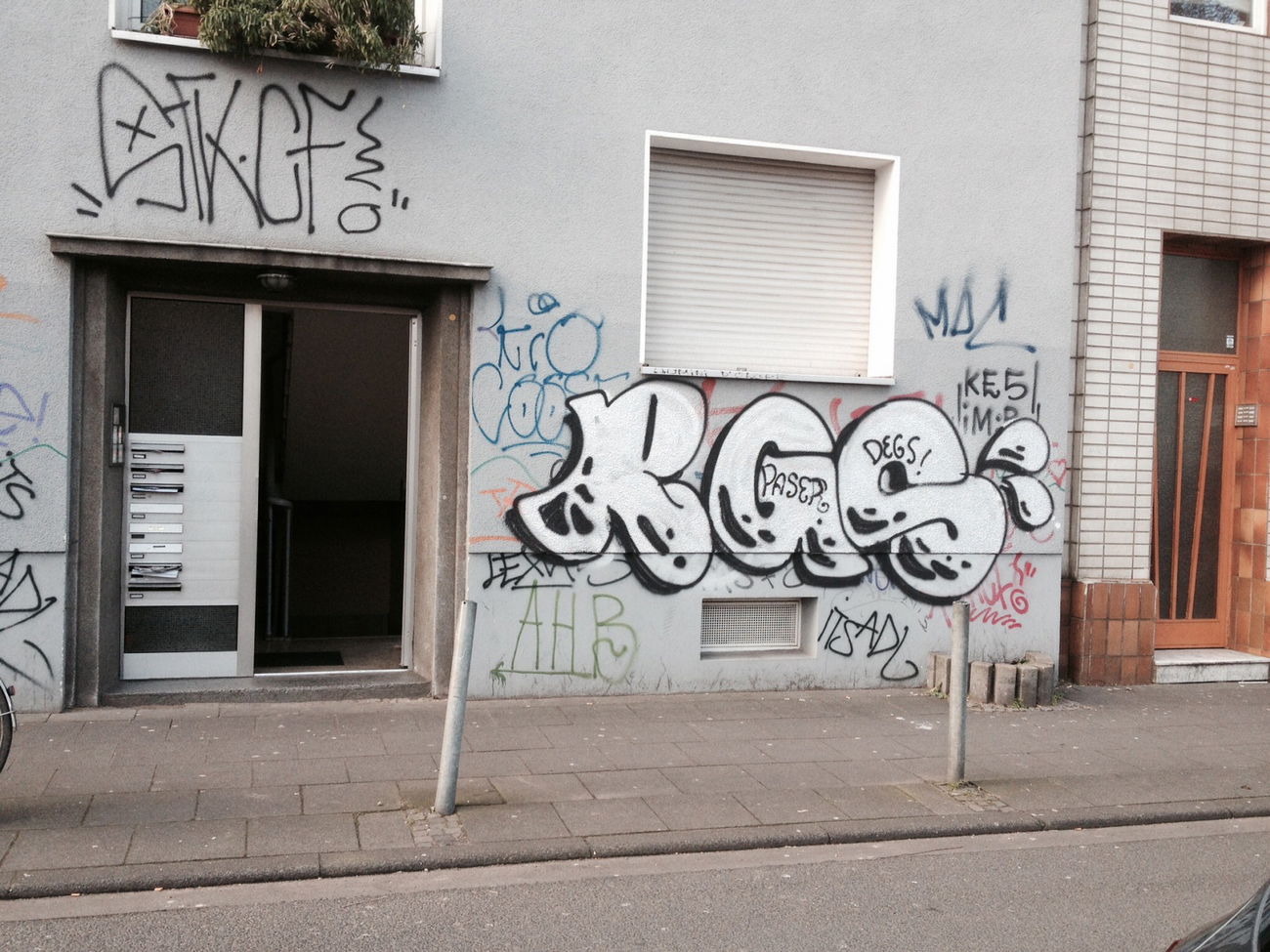 Graffiti Wall in Köln - Photo by Ihrefeld1 - RGS