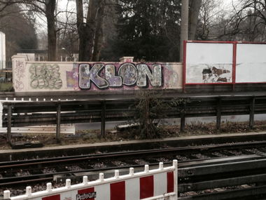 Graffiti Bombing in Köln - Photo by Ihrefeld1 - Klon