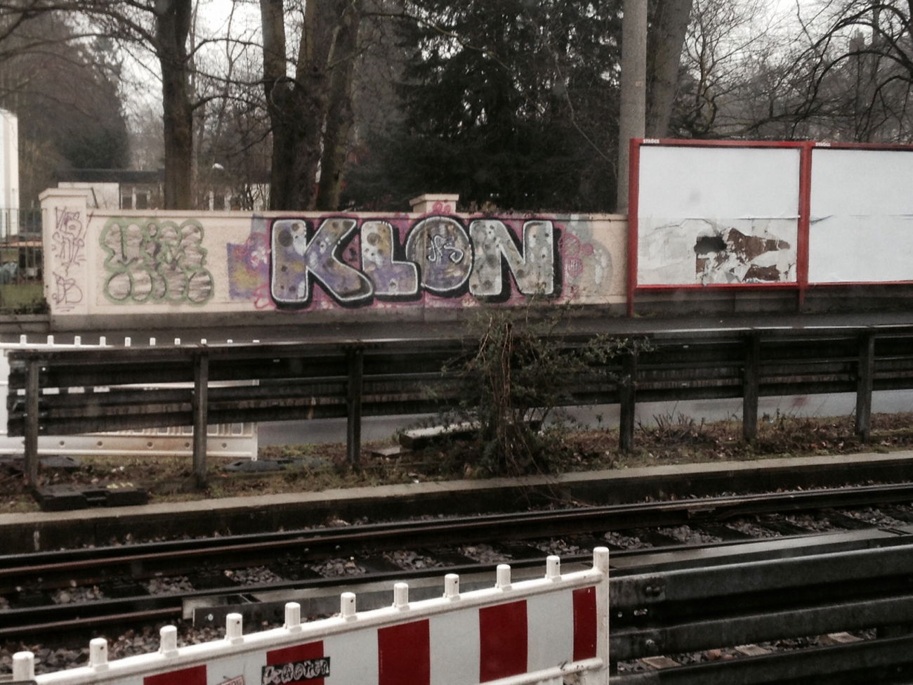 Graffiti Bombing in Köln - Photo by Ihrefeld1 - Klon