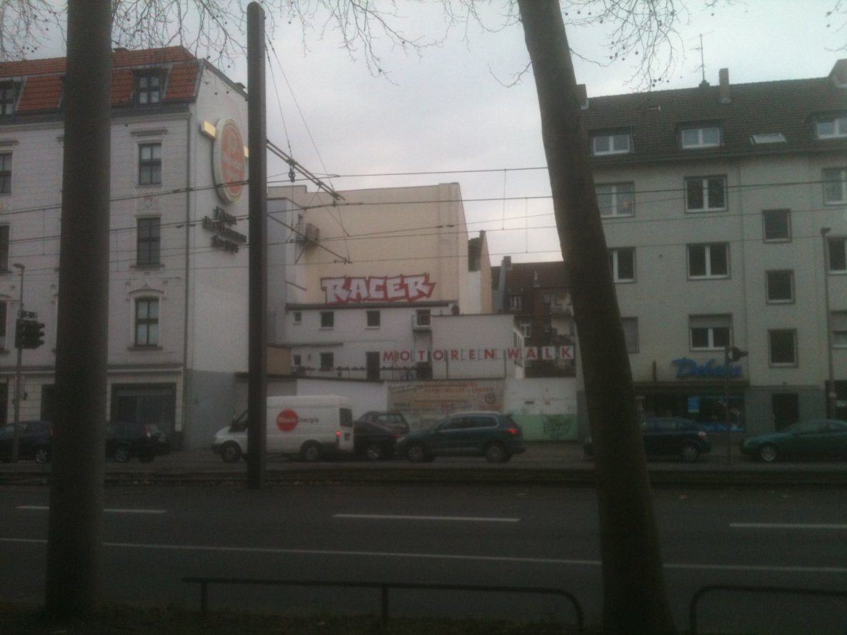 Graffiti Bombing in Köln - Photo by Ihrefeld1 - Racer (2014)