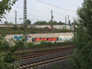 Graffiti Bombing in Köln - Photo by Ihrefeld1 - YF, Geier, Gratis