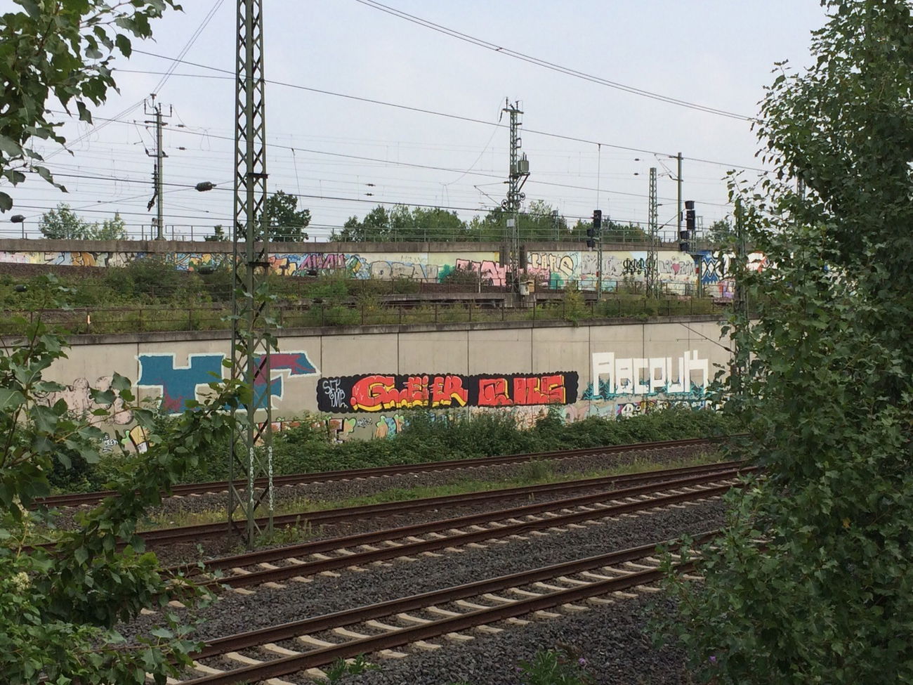 Graffiti Bombing in Köln - Photo by Ihrefeld1 - YF, Geier, Gratis