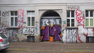 Graffiti Wall in BERLIN - Photo by Ihrefeld1 - 1UP, Esky, Toil