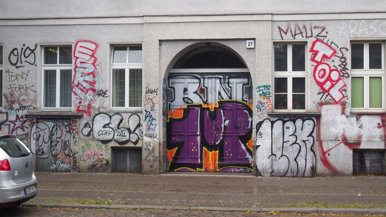 Graffiti Wall in BERLIN - Photo by Ihrefeld1 - 1UP, Esky, Toil