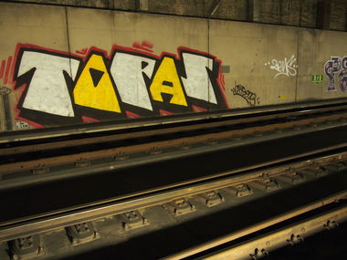 Graffiti Bombing in Köln - Photo by Ihrefeld1 - Topas (2011)