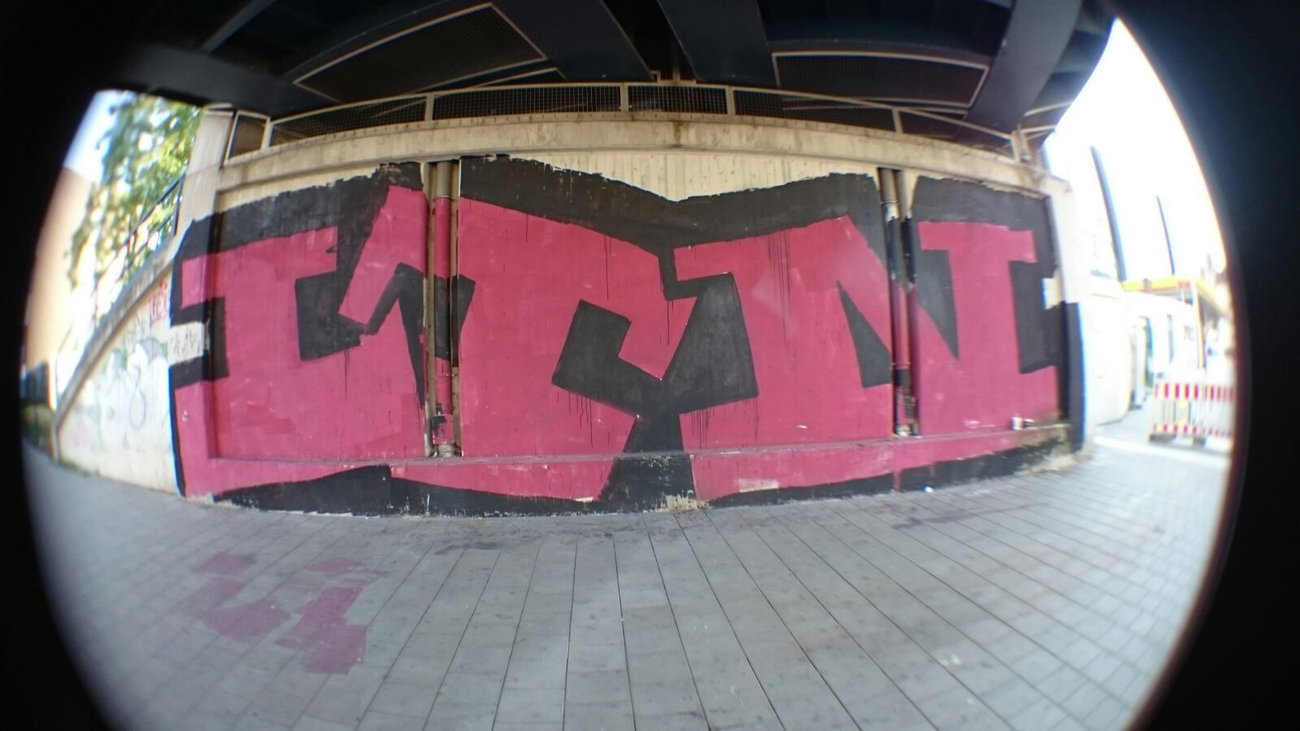 Graffiti Bombing in Köln - Photo by Ihrefeld1 - LTN