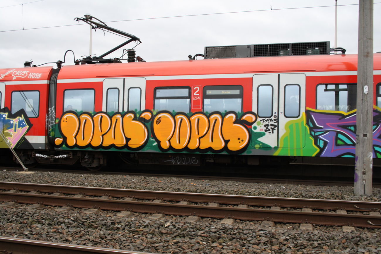 Graffiti Train in Köln - Photo by Ihrefeld1 - Topas