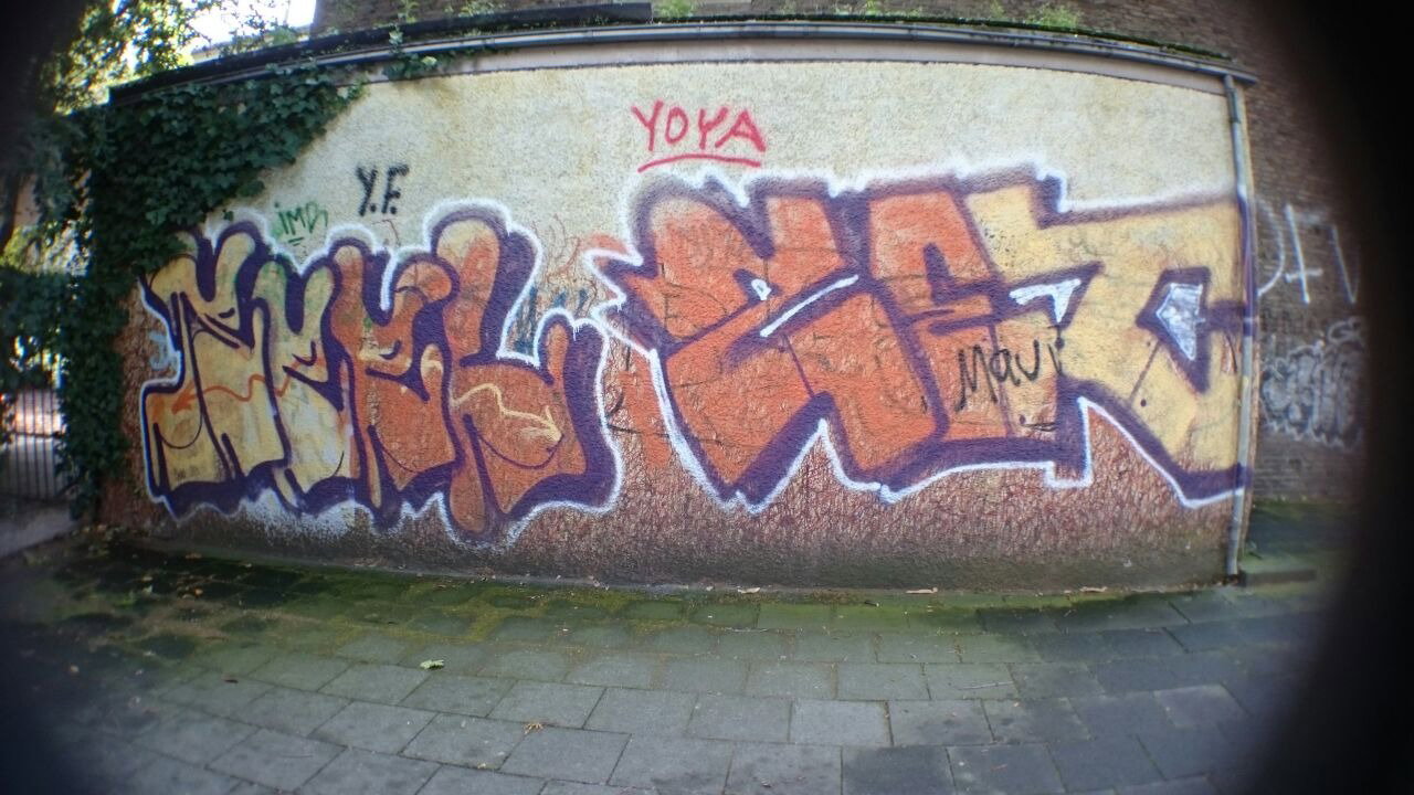 Graffiti Bombing in Köln - Photo by Ihrefeld1 - REEL, ZET