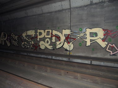 Graffiti Bombing in Köln - Photo by Ihrefeld1 - Spider
