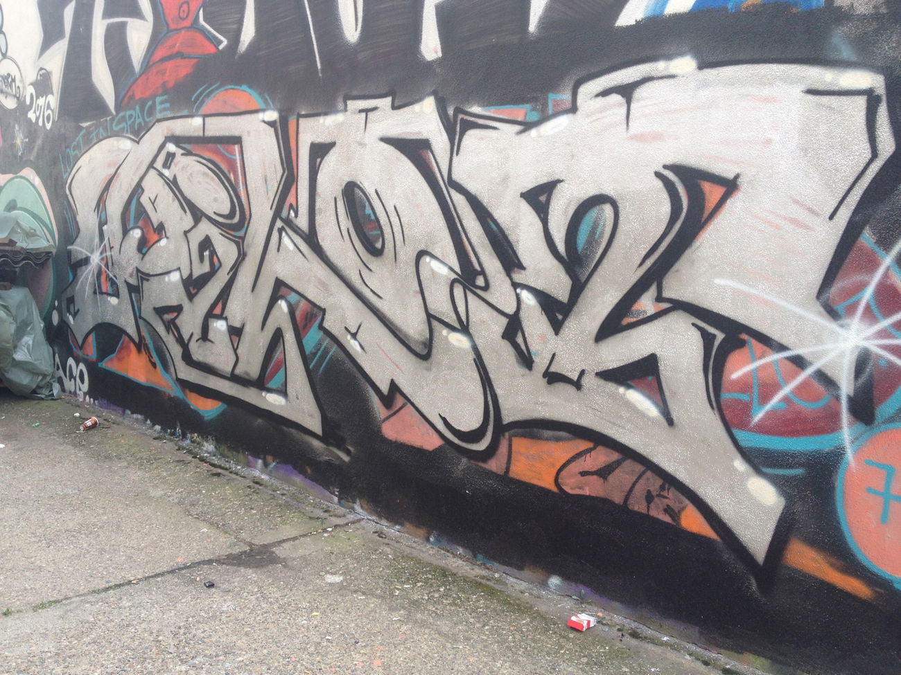 Graffiti Wall in Köln - Photo by Ihrefeld1 - Pilot (2016)