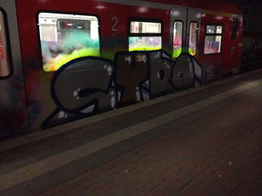 Graffiti Train in Köln - Photo by Ihrefeld1 - Syro (2016)