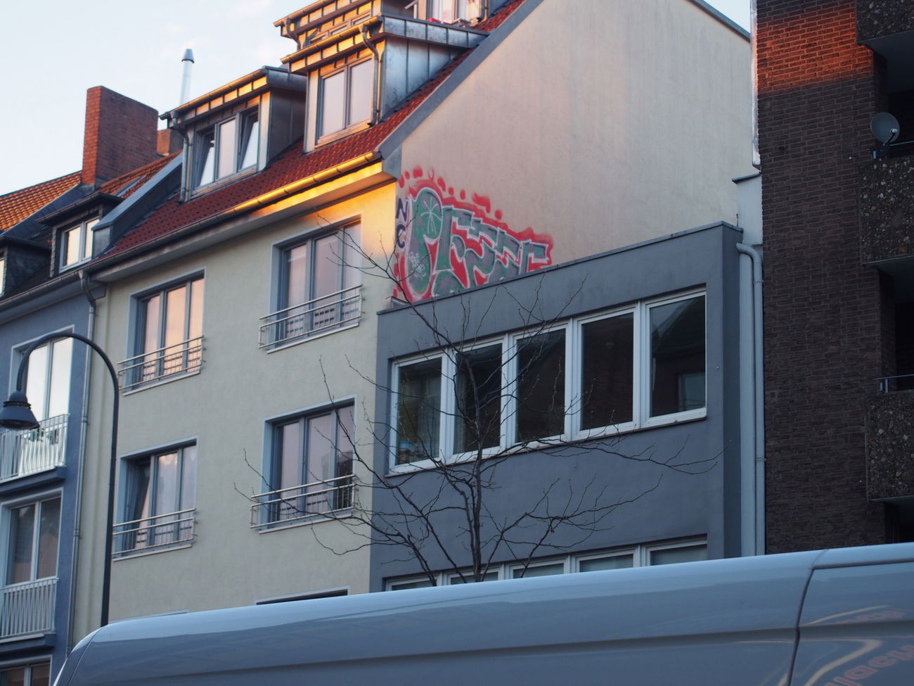 Graffiti Bombing in Köln - Photo by Ihrefeld1 - Pezze