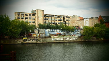 Graffiti Bombing in Berlin - Photo by Ihrefeld1 - plusminusnull, Refugees, Welcome