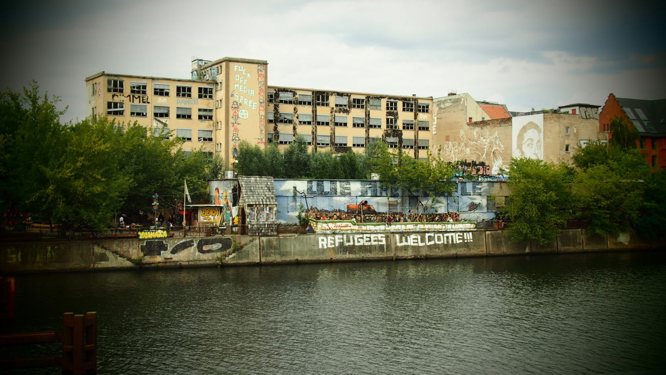Graffiti Bombing in Berlin - Photo by Ihrefeld1 - plusminusnull, Refugees, Welcome