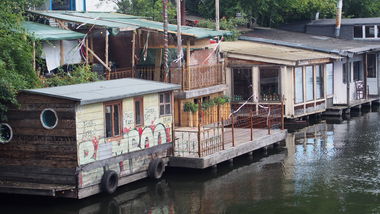 Graffiti Bombing in Berlin - Photo by Ihrefeld1 - bamboo