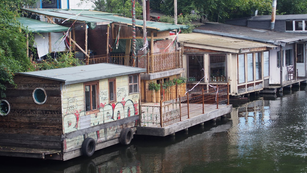 Graffiti Bombing in Berlin - Photo by Ihrefeld1 - bamboo