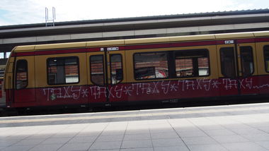 Graffiti Wall in BERLIN - Photo by Ihrefeld1 - Taxy (2016)