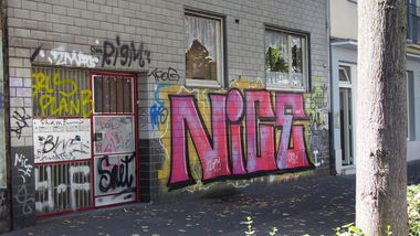 Graffiti Bombing in Köln - Photo by Ihrefeld1 - NC, Nice