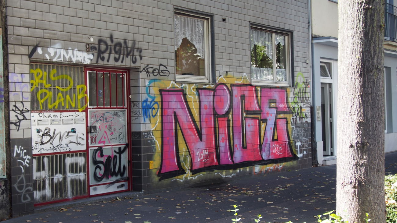 Graffiti Bombing in Köln - Photo by Ihrefeld1 - NC, Nice