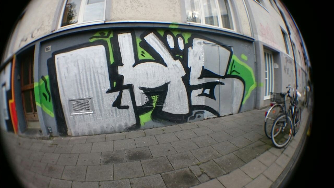 Graffiti Bombing in Köln - Photo by Ihrefeld1 - LHS