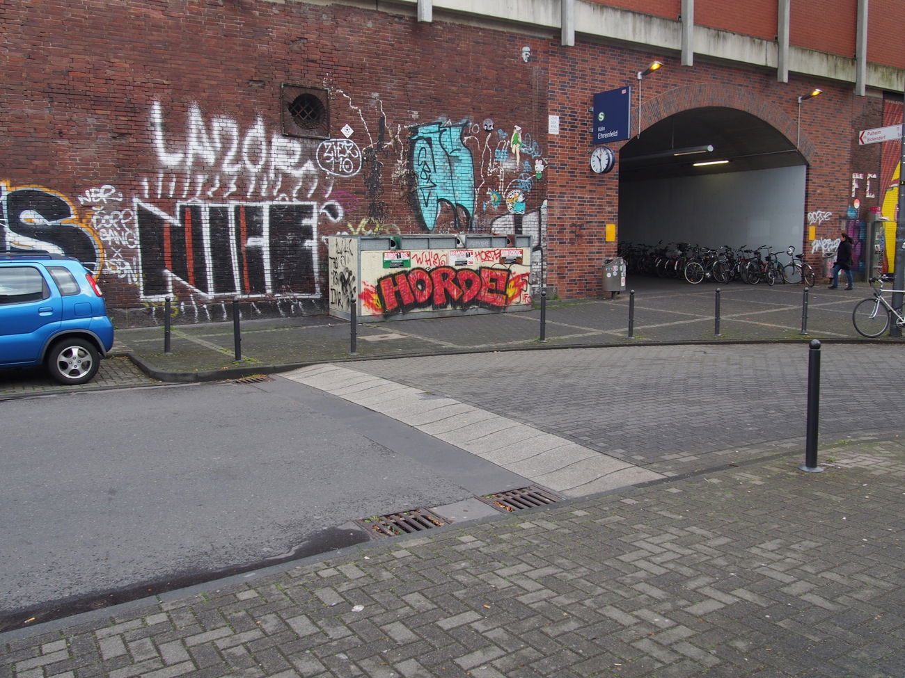 Graffiti Bombing in Köln - Photo by Ihrefeld1 - NICE, HORDE, Sufig