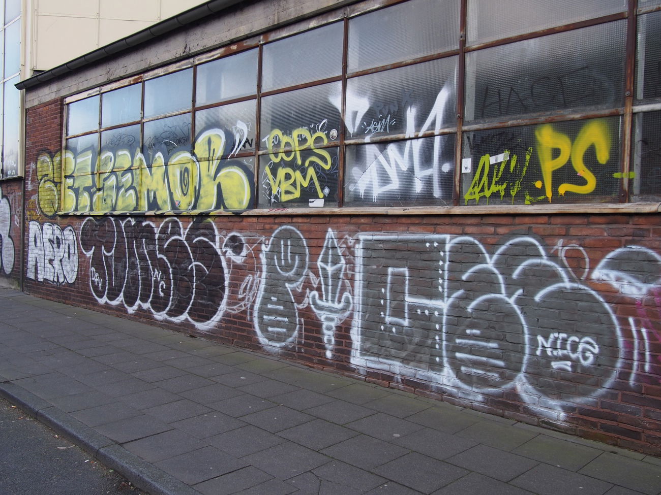 Graffiti Bombing in Köln - Photo by Ihrefeld1 - Zet, Semor, Tomes
