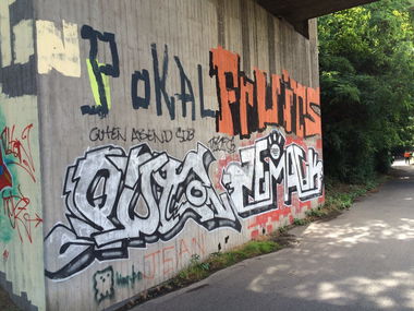 Graffiti Bombing in Köln - Photo by Ihrefeld1 - PUTON, ZEMAK (2000)