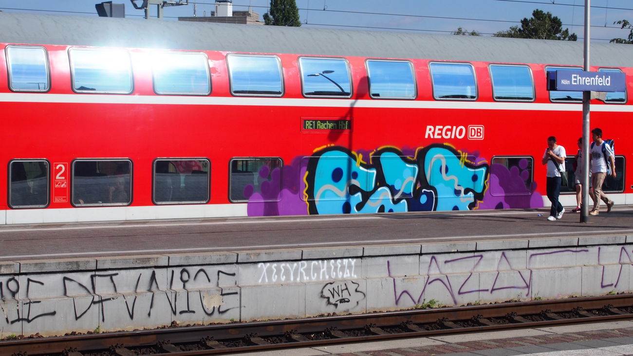 Graffiti Train in Köln - Photo by Ihrefeld1 - ELF (2016)
