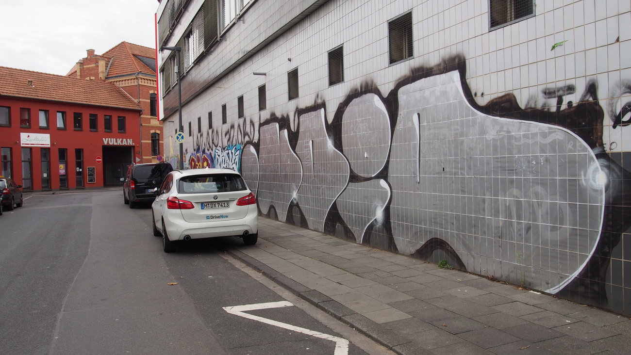 Graffiti Bombing in Köln - Photo by Ihrefeld1 - Void (2016)