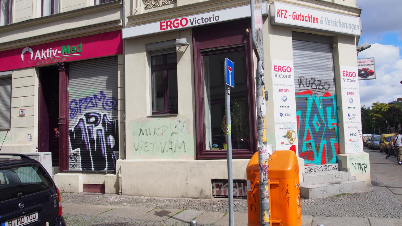 Graffiti Wall in BERLIN - Photo by Ihrefeld1 - 1UP, Zof