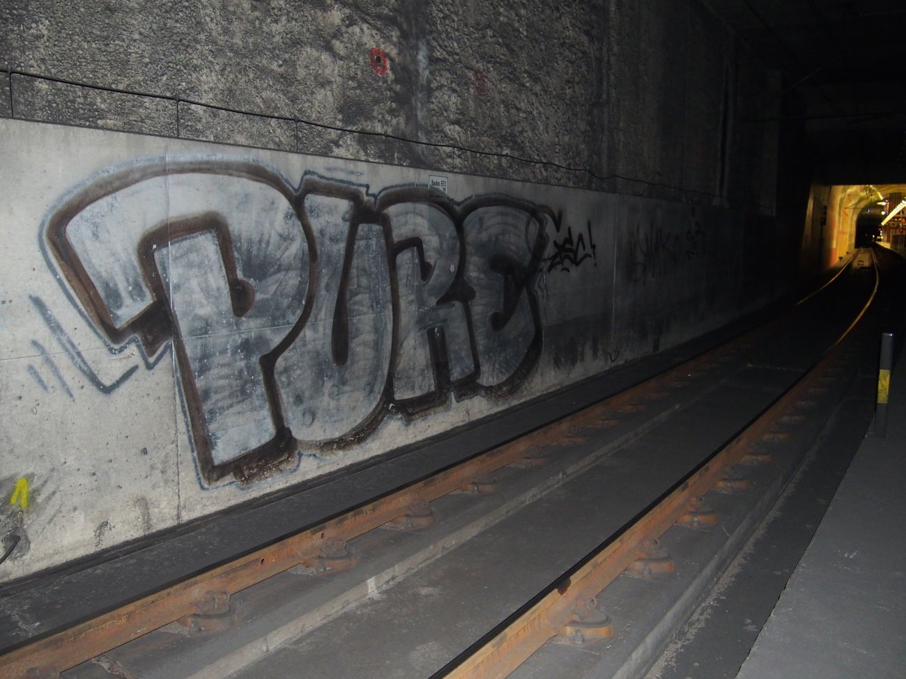 Graffiti Bombing in Köln - Photo by Ihrefeld1 - Pure