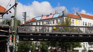 Graffiti Wall in BERLIN - Photo by Ihrefeld1 - 1UP