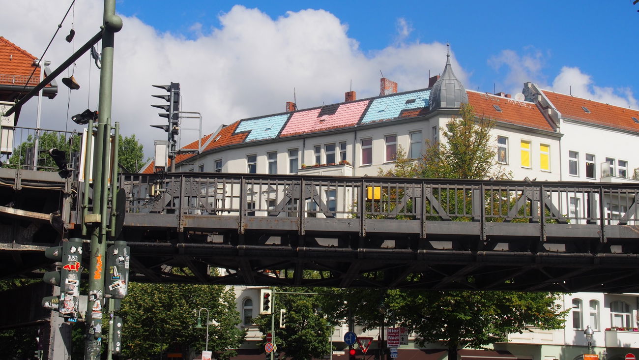 Graffiti Wall in BERLIN - Photo by Ihrefeld1 - 1UP