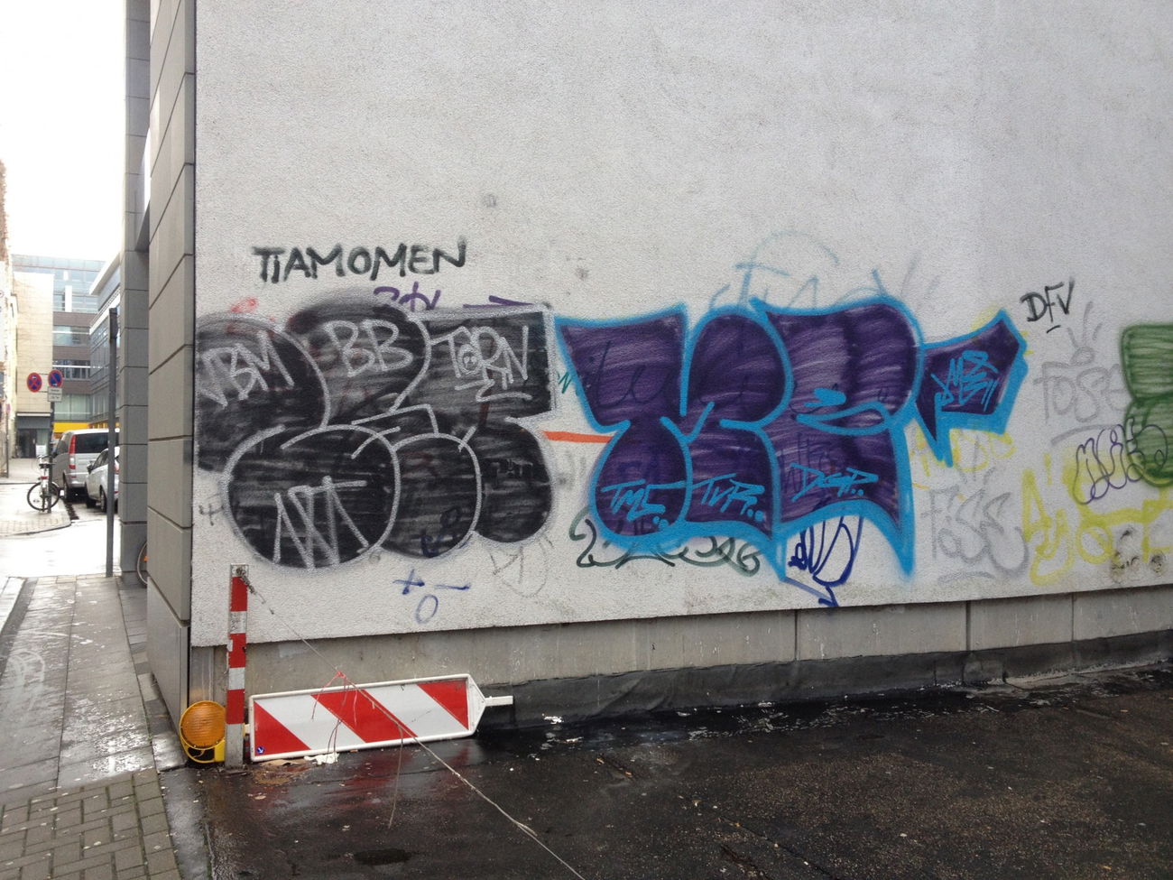 Graffiti Bombing in Köln - Photo by Ihrefeld1 - Zet, Mex