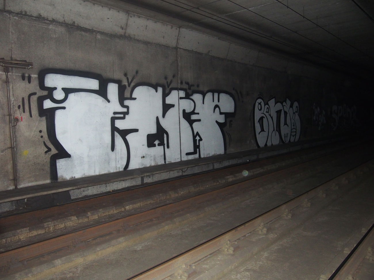 Graffiti Bombing in Köln - Photo by Ihrefeld1 - INF, Behave