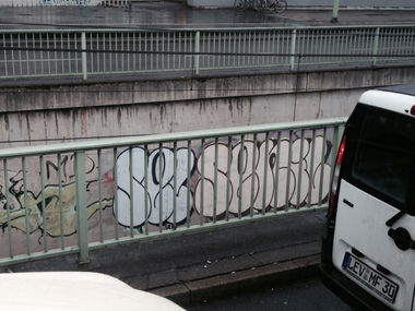 Graffiti Bombing in Köln - Photo by Ihrefeld1 - Senil