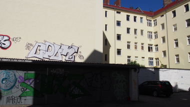 Graffiti Bombing in Berlin - Photo by Ihrefeld1 - Cpuk