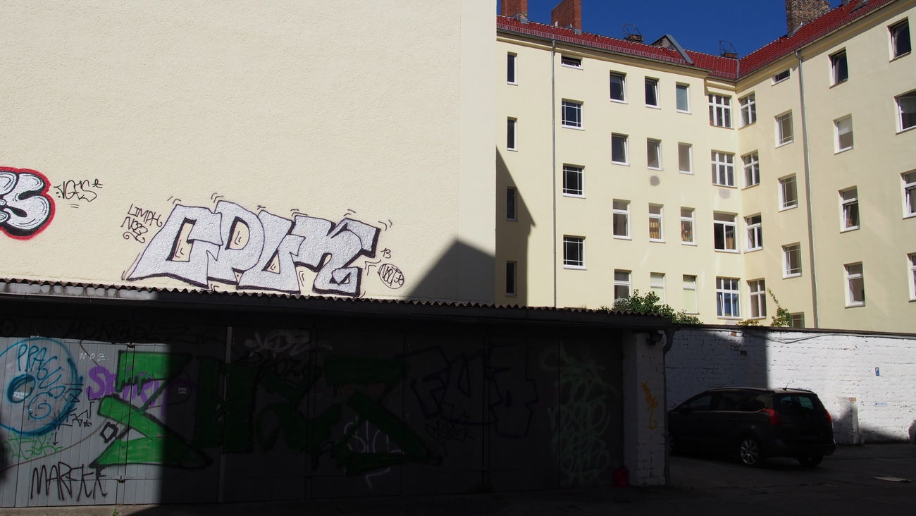Graffiti Bombing in Berlin - Photo by Ihrefeld1 - Cpuk