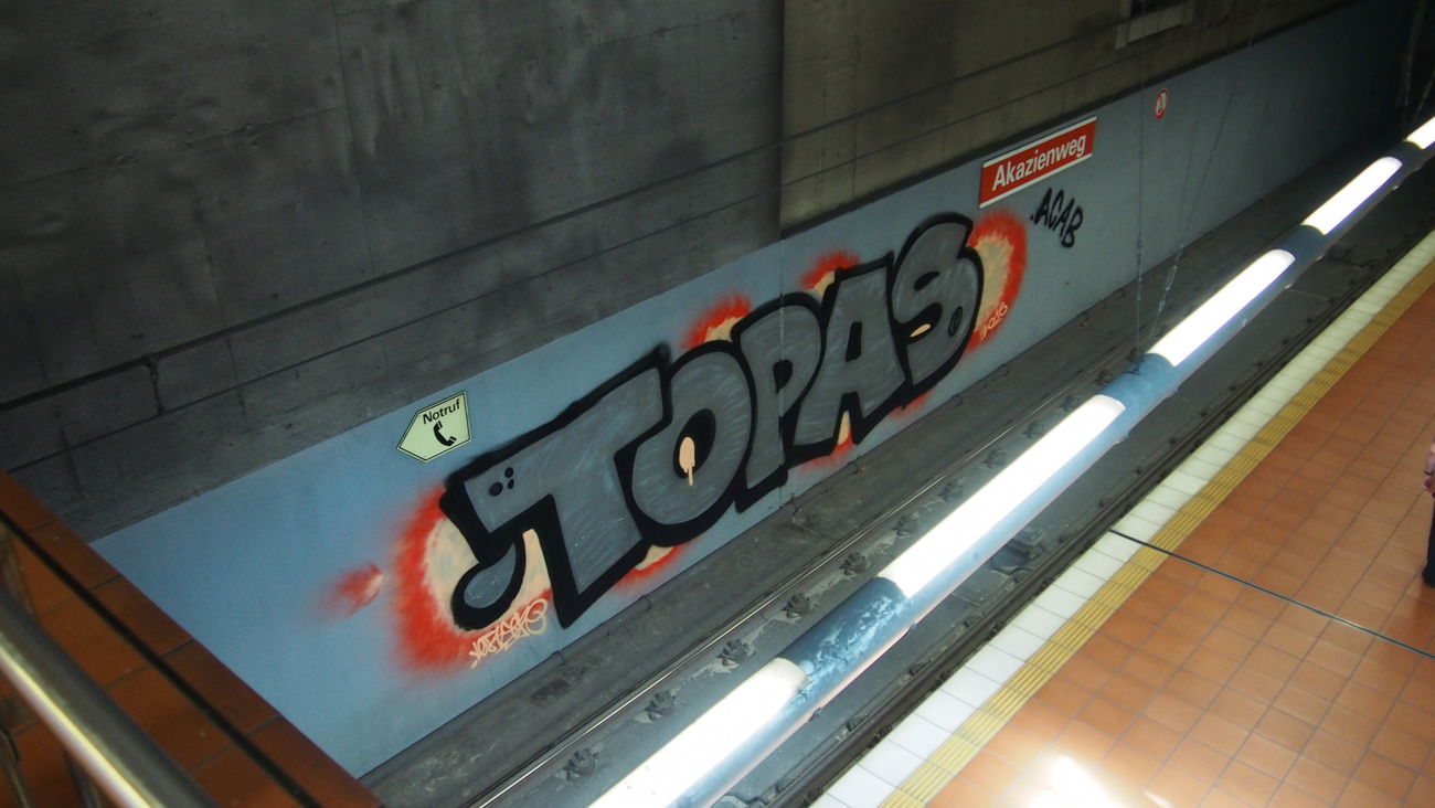 Graffiti Bombing in Köln - Photo by Ihrefeld1 - Topas