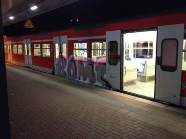 Graffiti Train in Köln - Photo by Ihrefeld1 - Boms