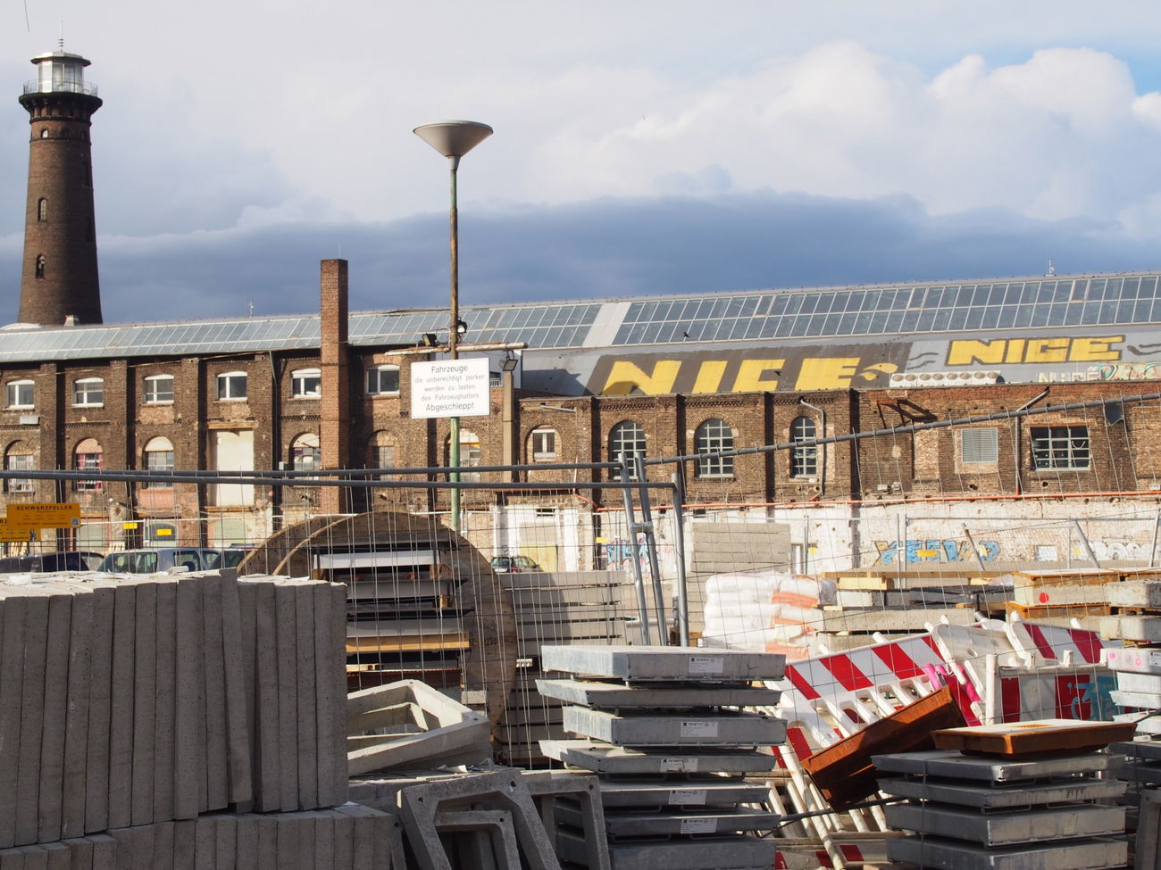 Graffiti Bombing in Köln - Photo by Ihrefeld1 - NC, Nice