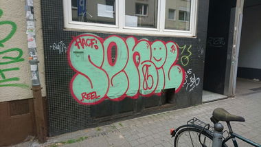 Graffiti Bombing in Köln - Photo by Ihrefeld1 - Senil