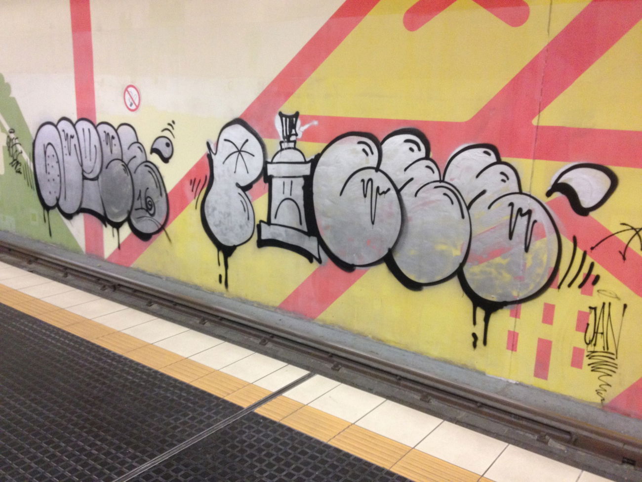 Graffiti Bombing in Köln - Photo by Ihrefeld1 - Nce, Pcee (2016)