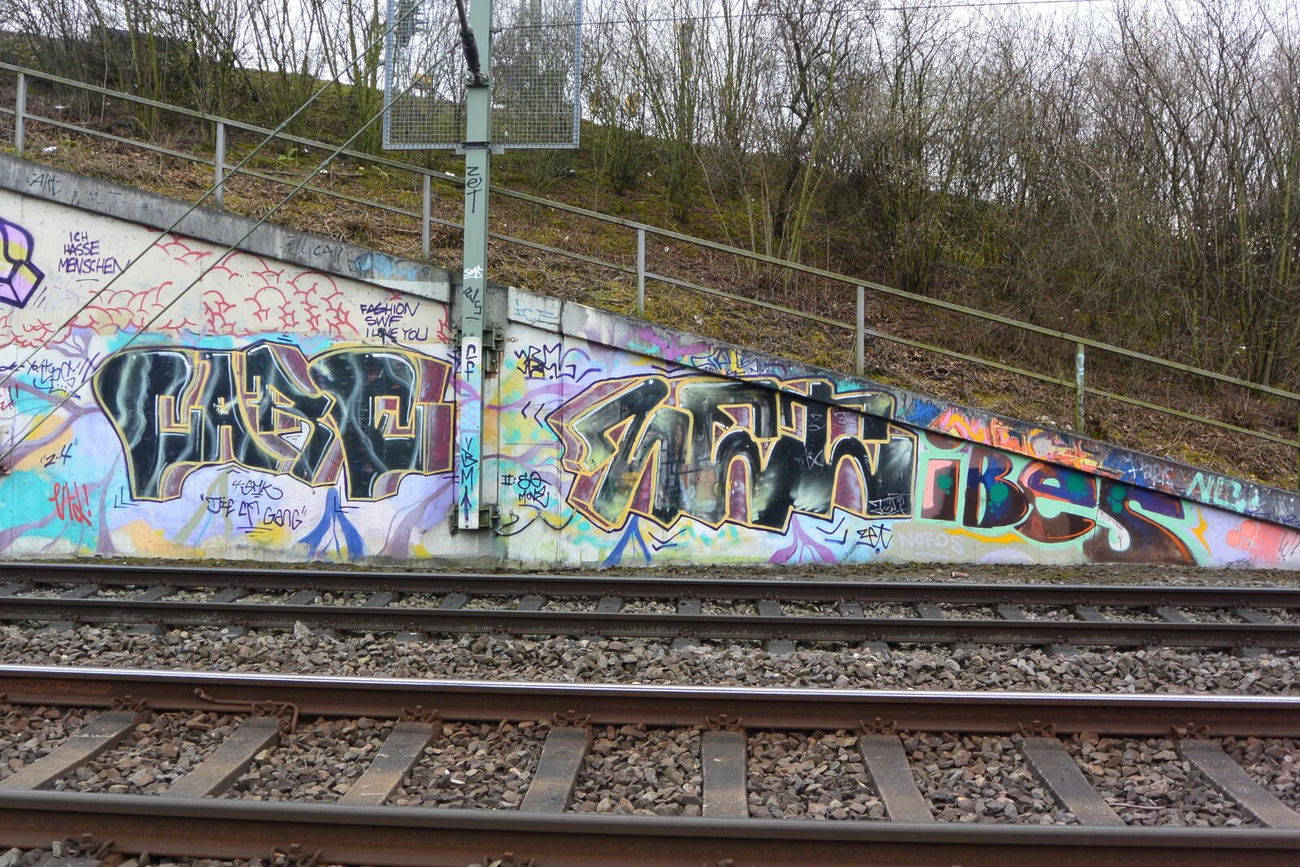 Graffiti Bombing in Köln - Photo by Ihrefeld1 - Care, Zet, Ibes