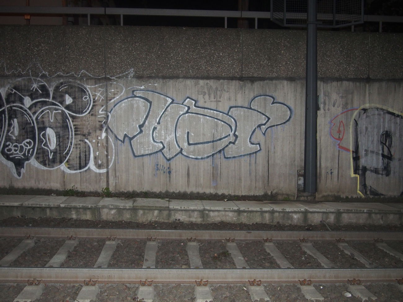 Graffiti Bombing in Köln - Photo by Ihrefeld1 - Thai
