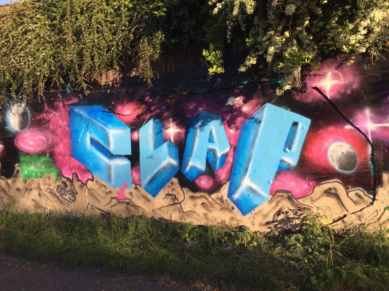 Graffiti Wall in Köln - Photo by Ihrefeld1 - Clap (2015)